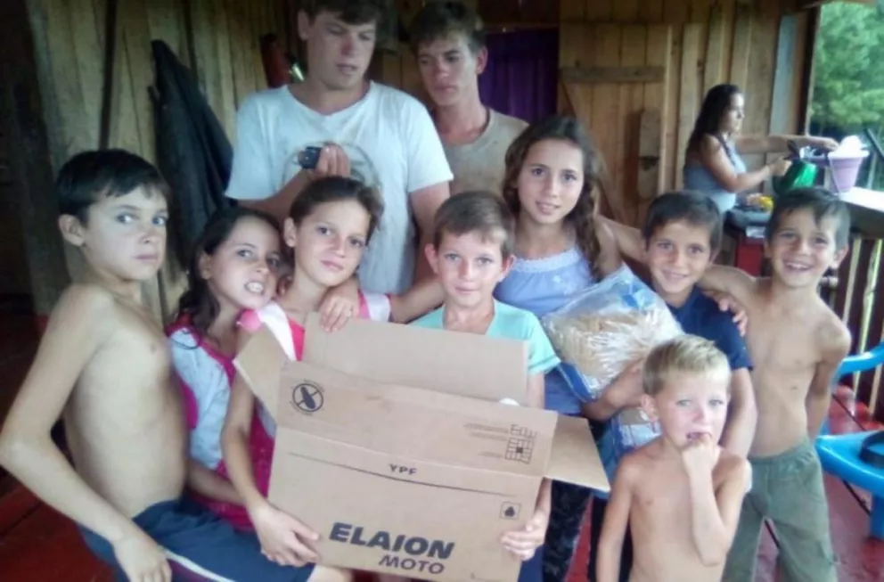 Fracán: familia que cría a 12 menores continúa recibiendo ayuda