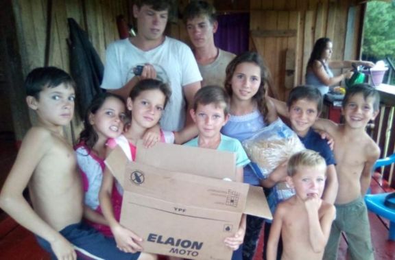 Fracán: familia que cría a 12 menores continúa recibiendo ayuda Fracán: familia que cría a 12 menores continúa recibiendo ayuda