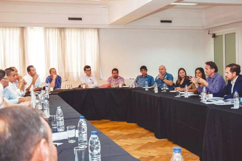 Katopodis presidió la reunión con los jefes comunales en Buenos Aires.