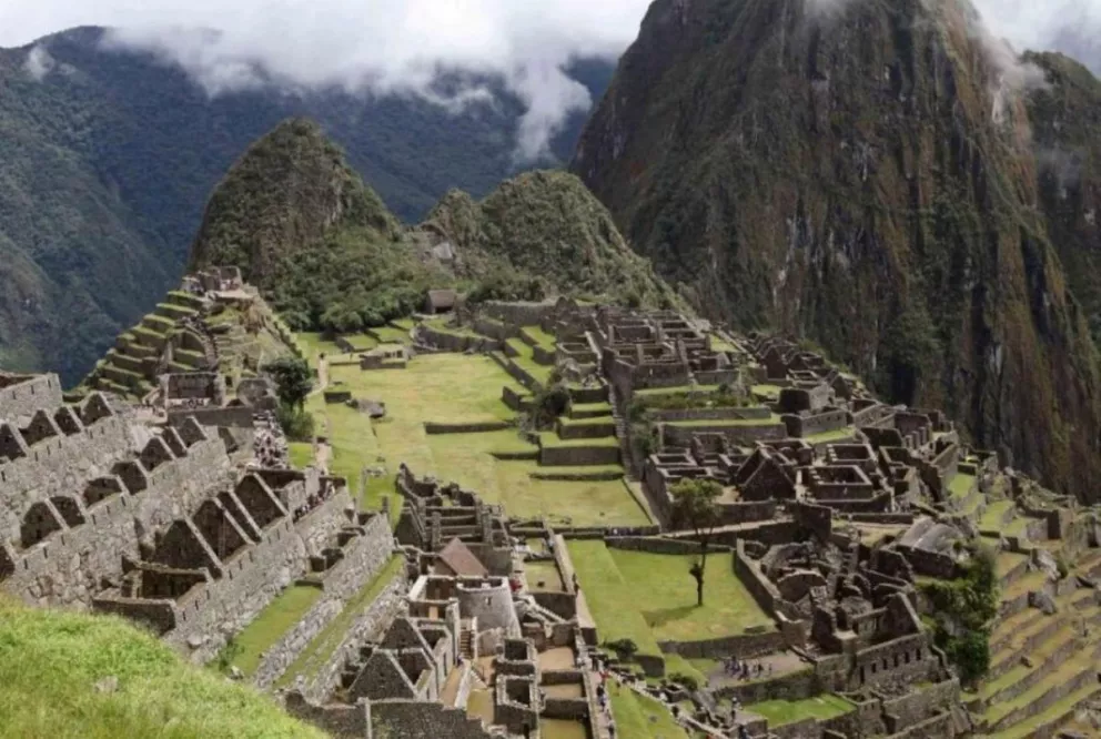 Machu Picchu: detuvieron a turistas argentinos por dañar un templo y defecar en la zona