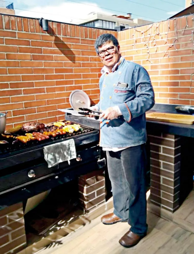Es posadeño y se volvió famoso en Bogotá preparando asados argentinos 