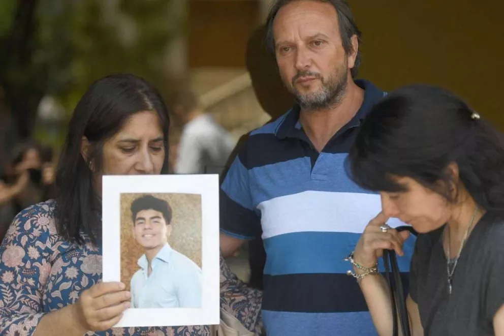 La víctima, Fernando Báez Sosa (19), era velado ayer.