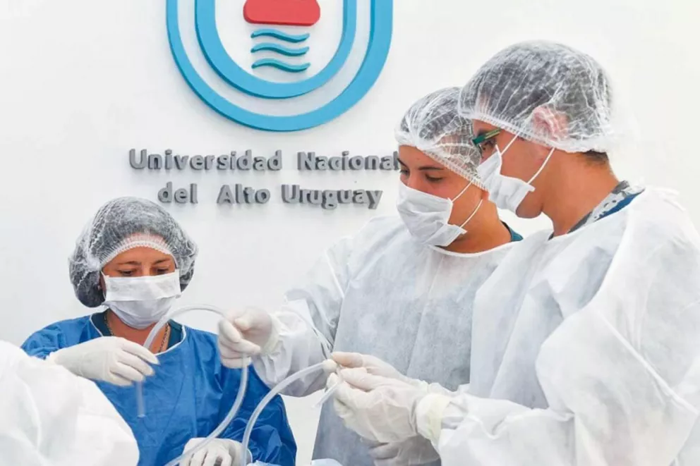 Entre sus opciones, la Unau ofrece una Tecnicatura en Instrumentación Quirúrgica.