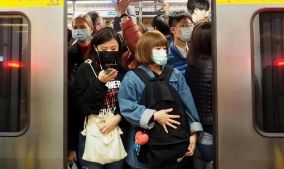 Por el avance del coronavirus, cierran el transporte público en la ciudad china de Wuhan