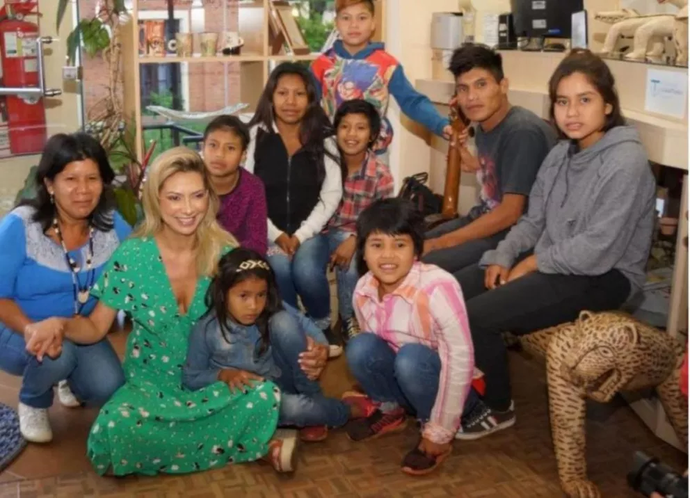 Fabiola Yáñez de visita en Misiones compartió una tarde en la Fundación de Artesanías