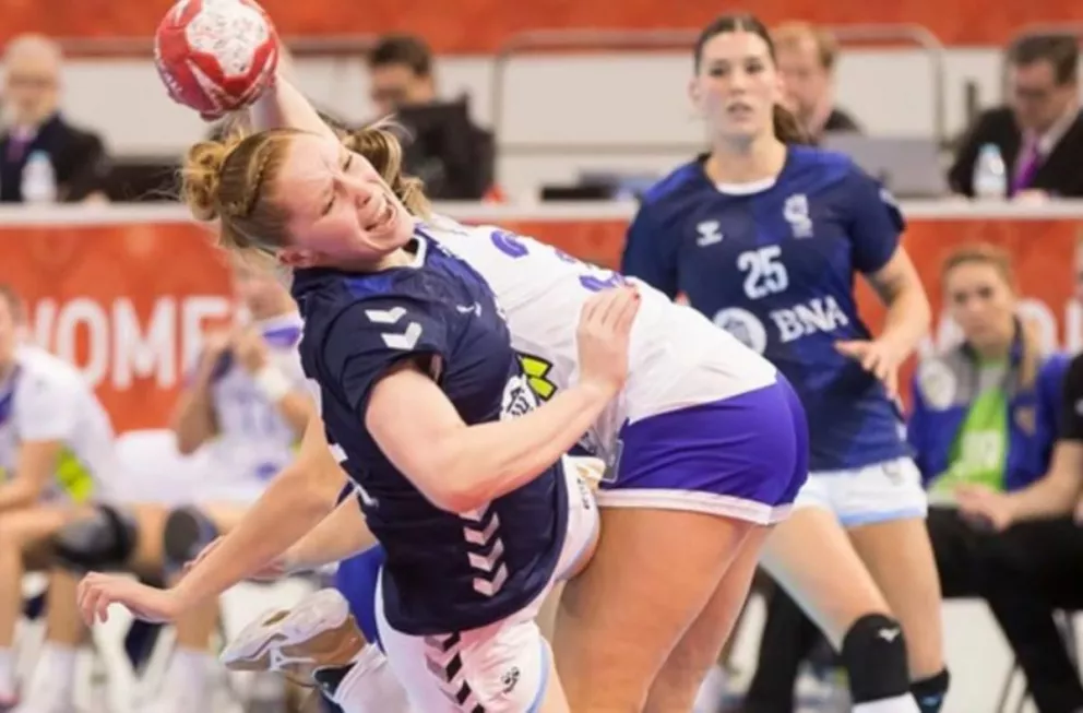 La Garra sufrió una dura derrota ante Rusia y complicó su futuro en el Mundial de Handball