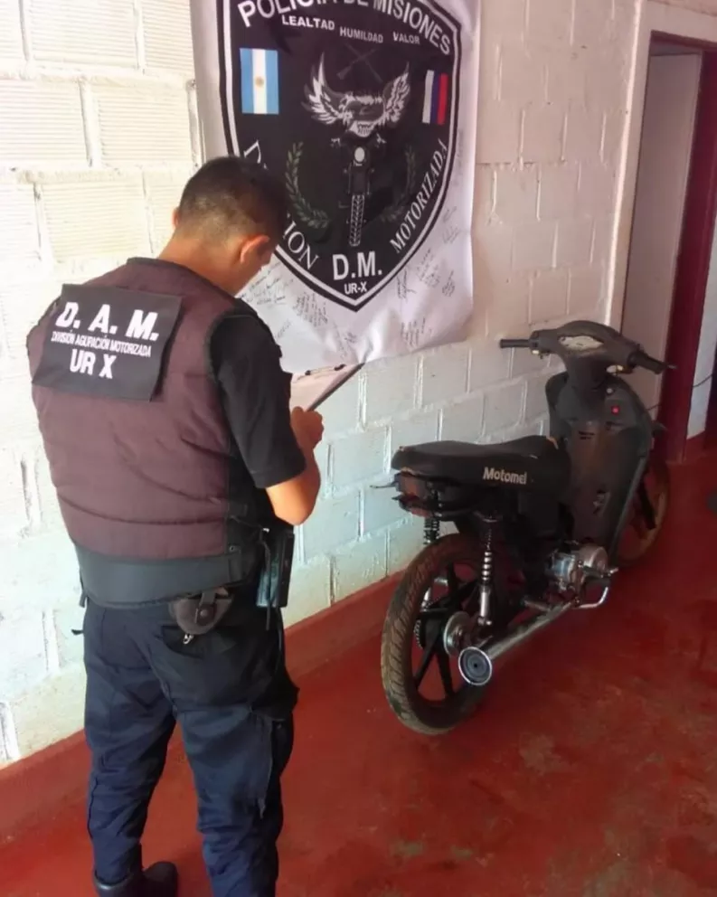 Circulaba con una motocicleta robada, intentó escapar y terminó detenido en Posadas