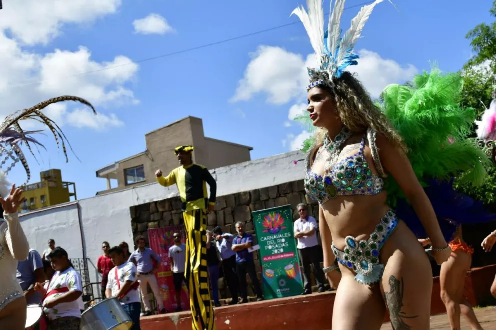 El Bosetti se vistió de música, magia y color con el lanzamiento de los carnavales del Río Posadas