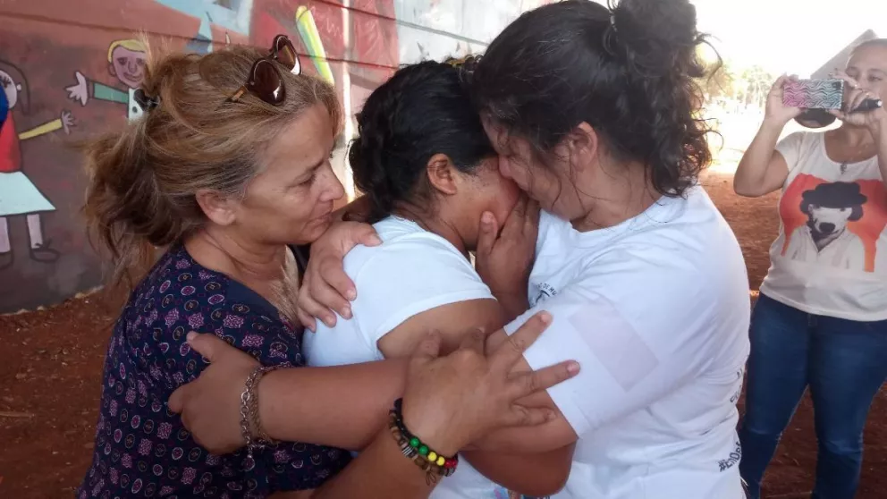 Violaciones en Candelaria: una madre rompió en llanto antes de la marcha