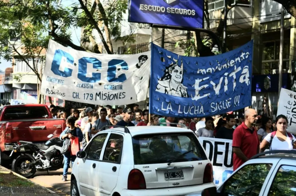 Marcha y caos: la CCC protesta contra el FMI
