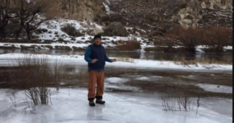 Con 23 grados bajo cero el río Pichi Leufu de Río Negro quedó congelado