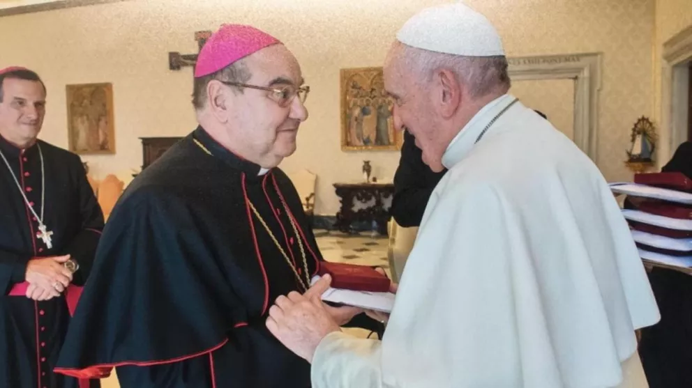 El Obispo Marcelo Martorell junto a Francisco, en una de sus visitas al Vaticano