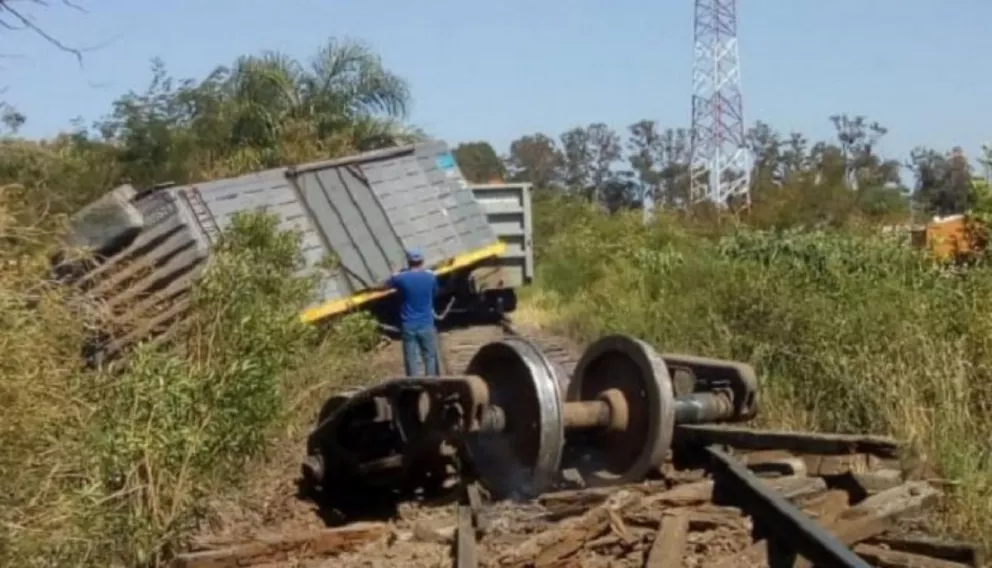 Tren de cargas descarriló en la madrugada en La Cruz