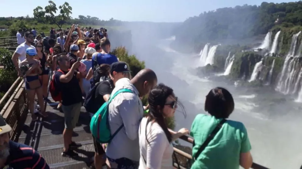 La llegada de turistas supera las expectativas en Puerto Iguazú