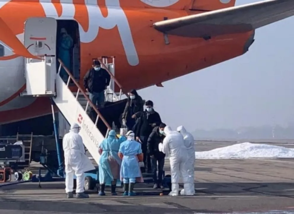 Coronavirus: los argentinos evacuados de Wuhan llegaron a Ucrania y quedarán en cuarentena 