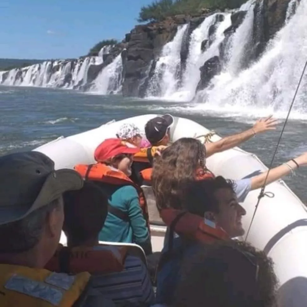 El Soberbio con muchos turistas que van a los Saltos del Moconá 