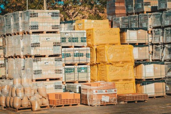 Nación apunta a volver a poner en marcha la construcción. Nación apunta a volver a poner en marcha la construcción.
