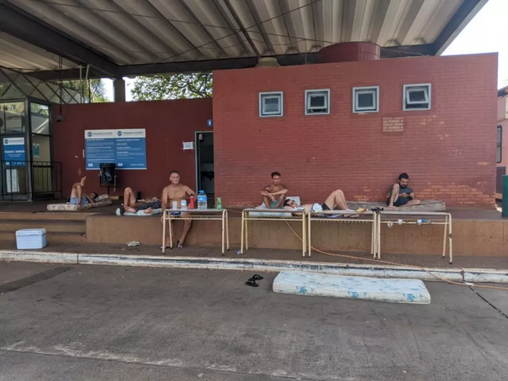 Eran en total 17 los argentinos varados en la zona de aduana en Puerto Iguazú