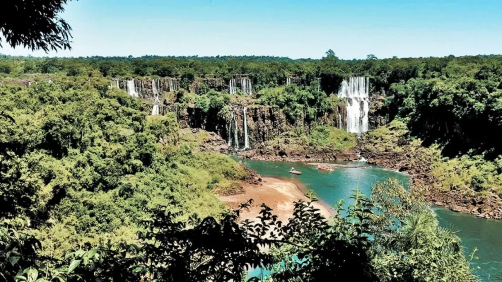 La sequía y las represas de Brasil modifican el paisaje en Cataratas