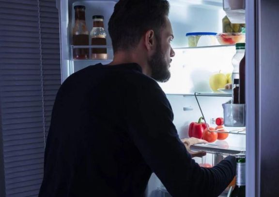 Comer después de las 18 aumentaría el riesgo de obesidad y diabetes tipo 2 Comer después de las 18 aumentaría el riesgo de obesidad y diabetes tipo 2