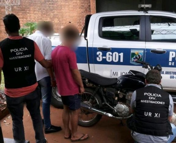 Dos jóvenes detenidos por el robo de una moto en Aristóbulo del Valle Dos jóvenes detenidos por el robo de una moto en Aristóbulo del Valle