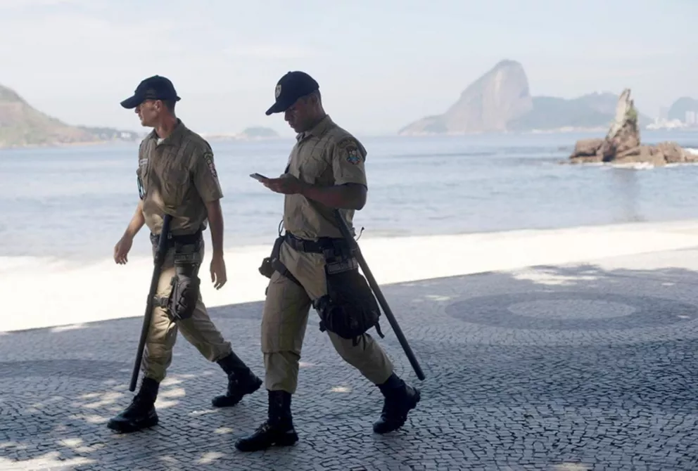 Contra el aislamiento, Bolsonaro presiona a los gobernadores 