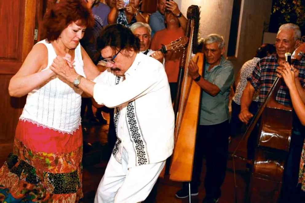 Ramón Ayala celebrando junto a su querida Teresa.