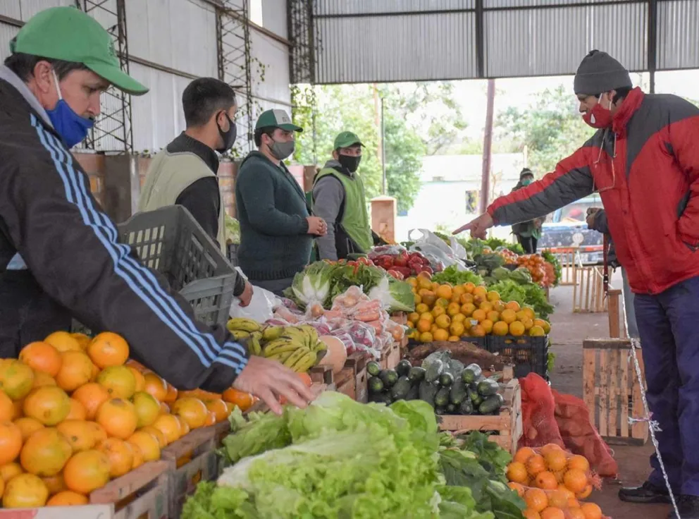 Cada feria atrae a productores y clientes de todas partes.