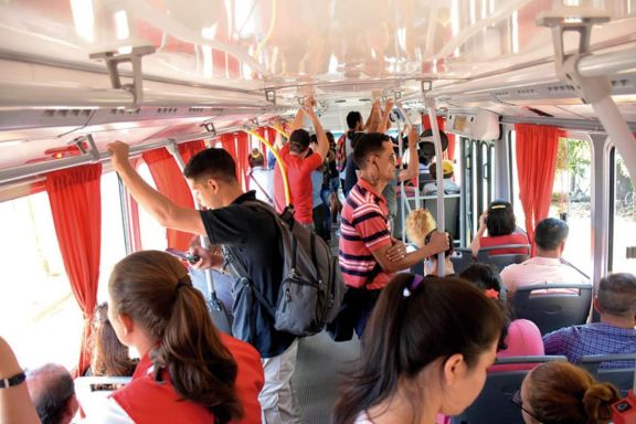 Pese a la restricción, hubo intenso movimiento de pasajeros Pese a la restricción, hubo intenso movimiento de pasajeros
