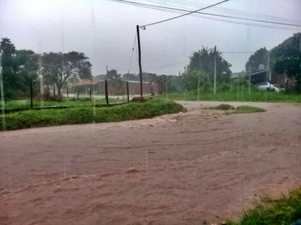 La intensa lluvia dejó más de 30  familias inundadas en la zona Sur