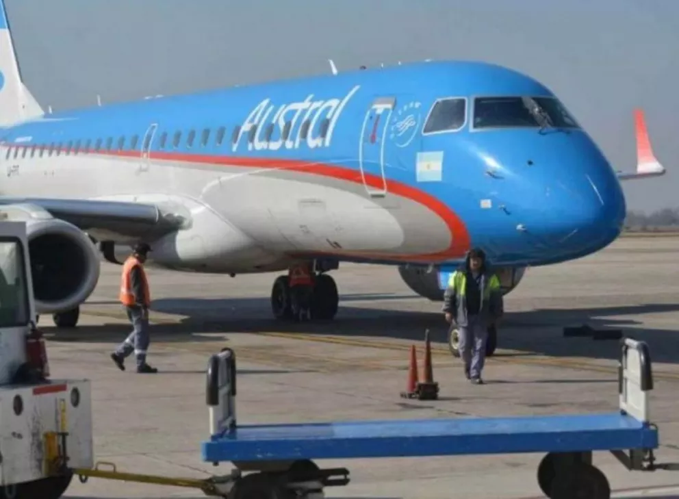 Un avión de Austral perdió una rueda durante el aterrizaje en Rosario