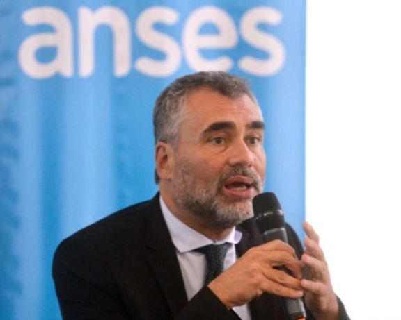 Ya hay más de 1 millón de inscriptos para cobrar la ayuda de 10.000 pesos Ya hay más de 1 millón de inscriptos para cobrar la ayuda de 10.000 pesos