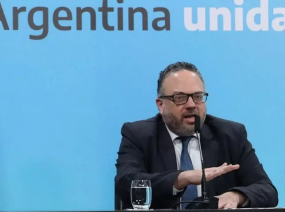 Kulfas: “Abril fue probablemente el peor mes en la historia de la industria argentina"