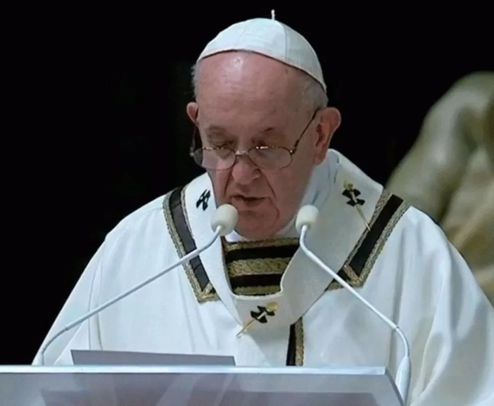 "No cedamos a la resignación", pidió el Papa en la Vigilia Pascual