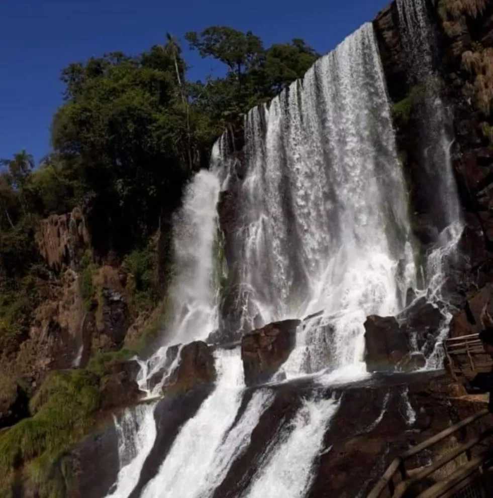 Aumenta el caudal de agua en Cataratas