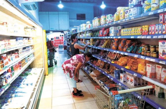Implementan 2.000 productos con precios máximos vigilados Implementan 2.000 productos con precios máximos vigilados