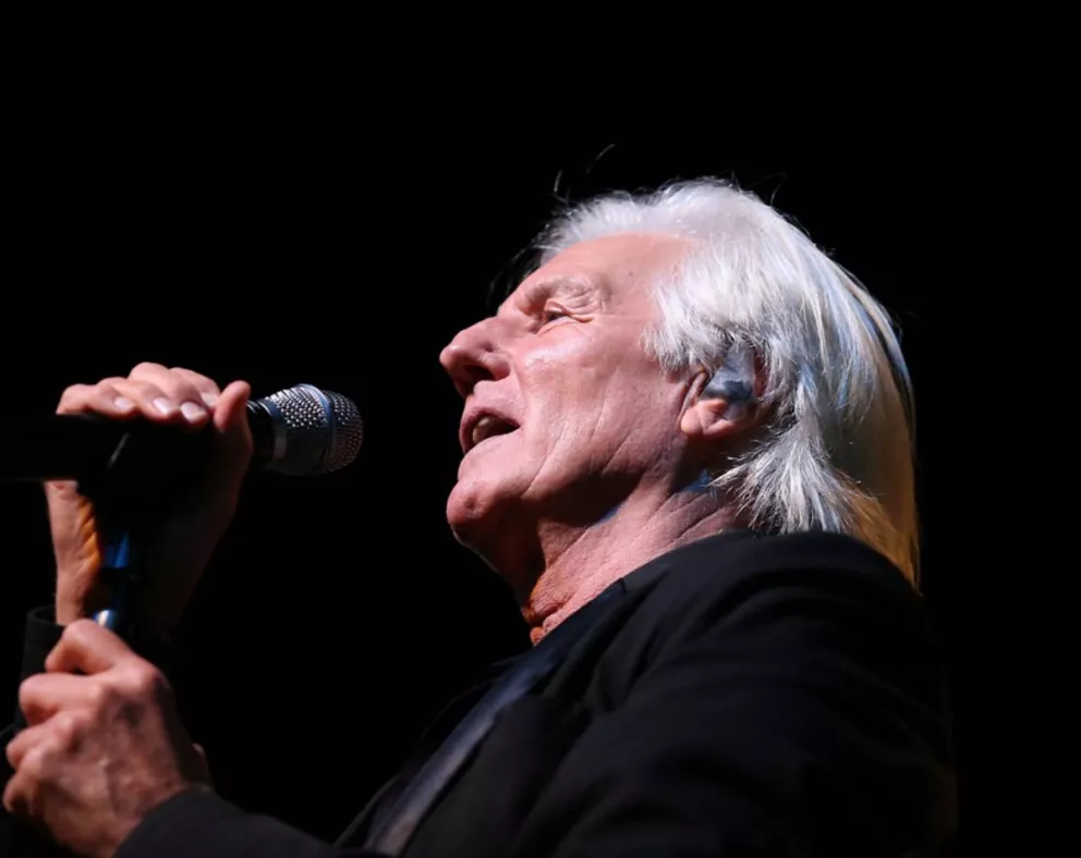 Tras un año en coma, falleció el cantante Sergio Denis