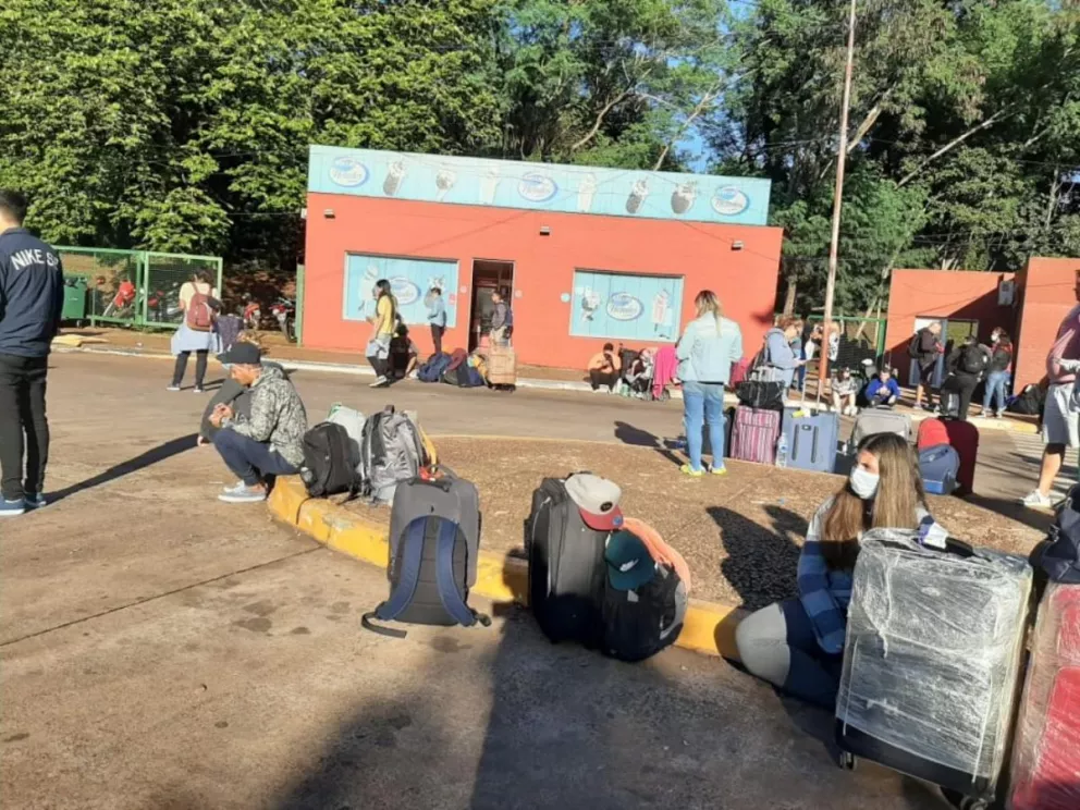 Turistas de todo el país varados en Iguazú por no poder volver a sus provincias
