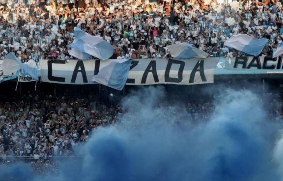 Racing le pagará una indemnización millonaria a un hincha que se lastimó durante una avalancha Racing le pagará una indemnización millonaria a un hincha que se lastimó durante una avalancha