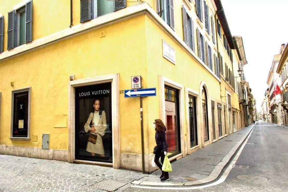 El cuadrilátero de la moda en Milán luce sin turistas.