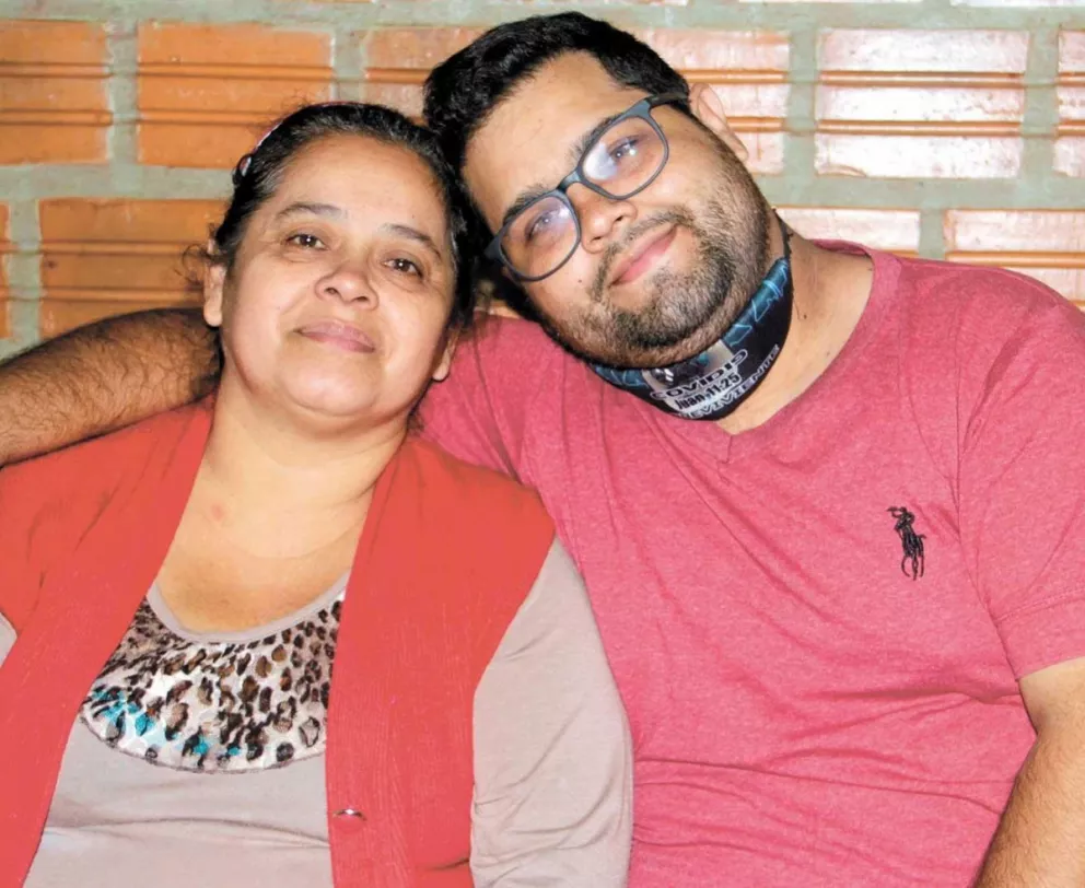 Miriam González y su hijo, Luis Franco, son los primeros pacientes recuperados de Puerto Iguazú; él se infectó trabajando en la frontera en la asistencia a los repatriados y luego contagió su madre.