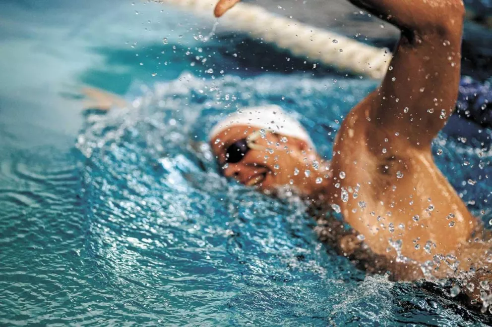 La natación planifica su regreso al agua con entrenamiento personalizado en los hogares.