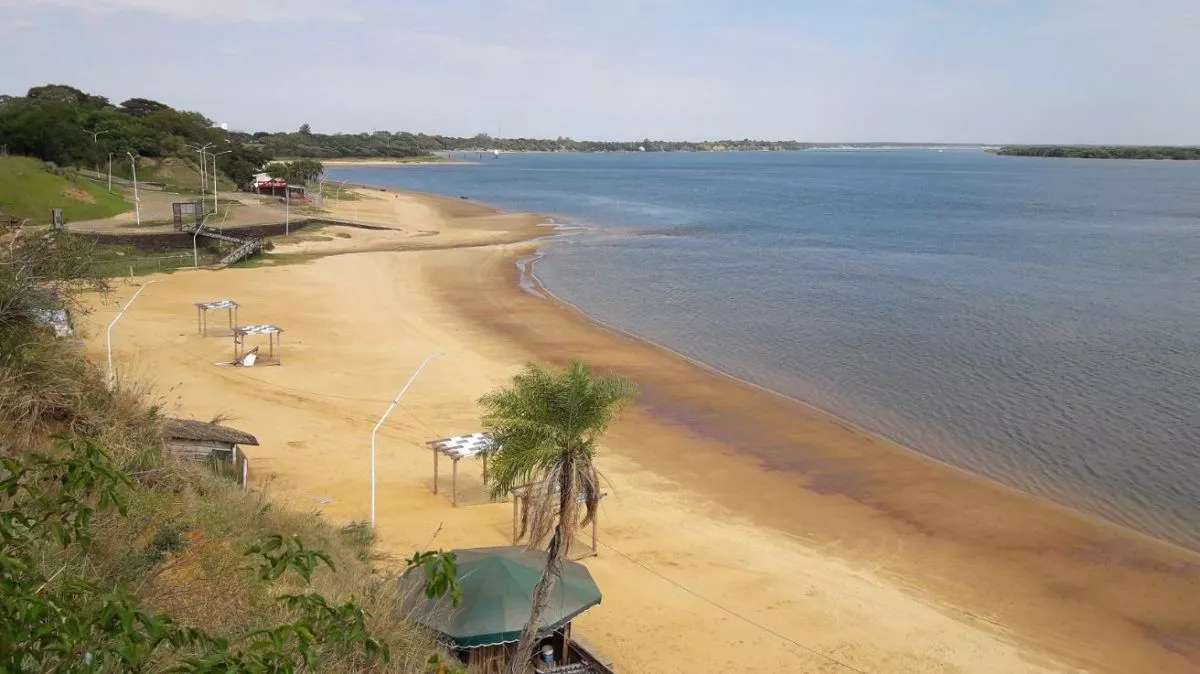 El río Paraná continúa con una bajante histórica a la altura de Ituzaingó |  EL TERRITORIO noticias de Misiones.