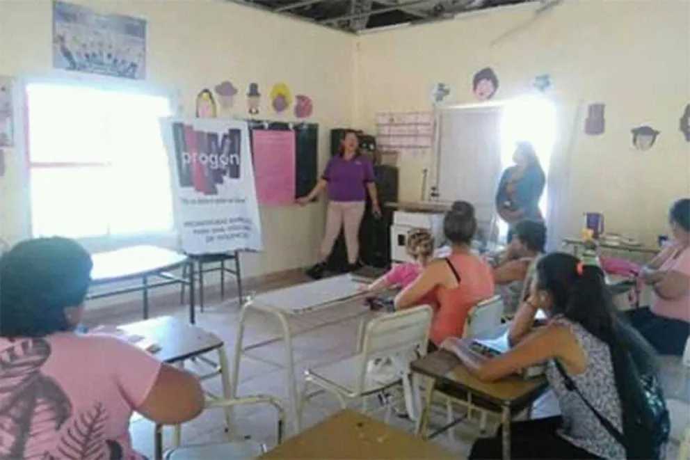 Además de talleres de oficios, las promotoras brindan charlas y capacitaciones.