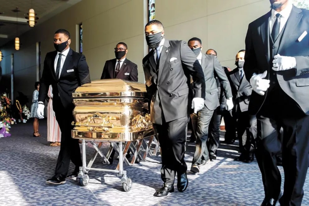Último adiós a Floyd, símbolo de los estragos del racismo