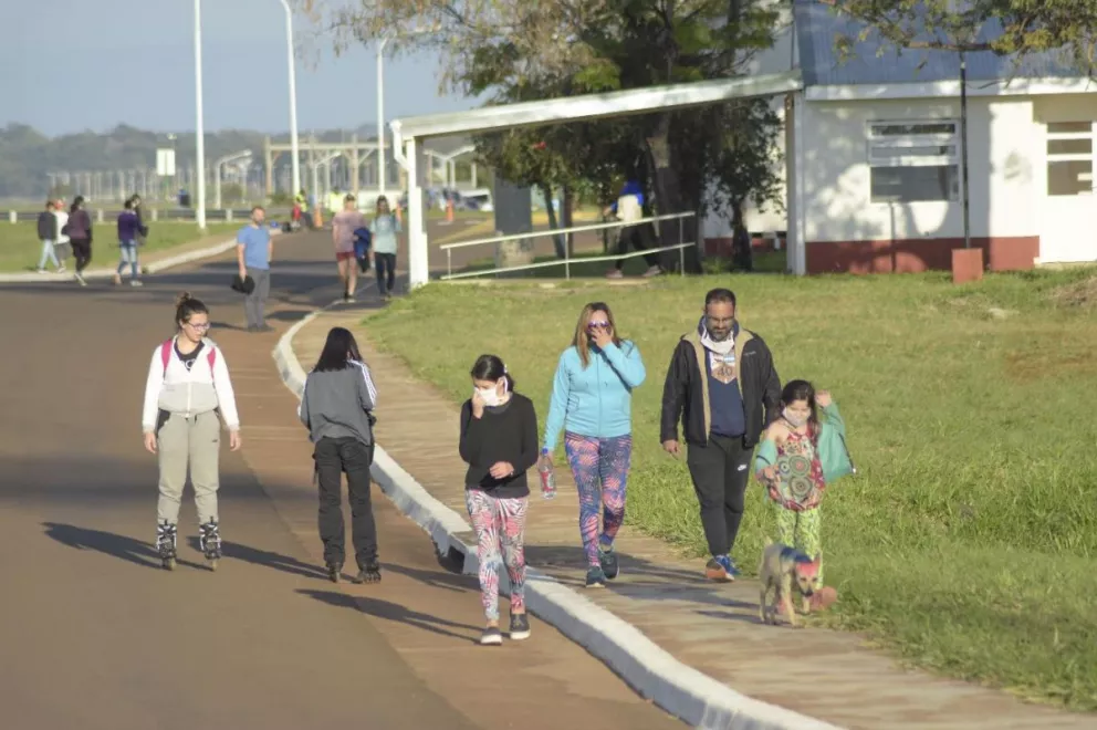 Desde el fin de semana pasado se habilitó la costanera de Miguel Lanús como espacio para caminatas recreativas