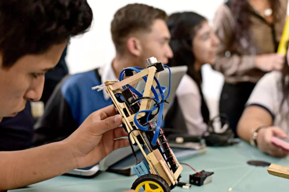 Estudiantes de robótica tendrán su primera competencia virtual