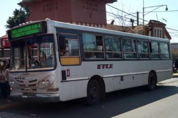 A las 18 se levanta el paro de colectivo en Eldorado, mientras en Posadas siguen reunidos A las 18 se levanta el paro de colectivo en Eldorado, mientras en Posadas siguen reunidos