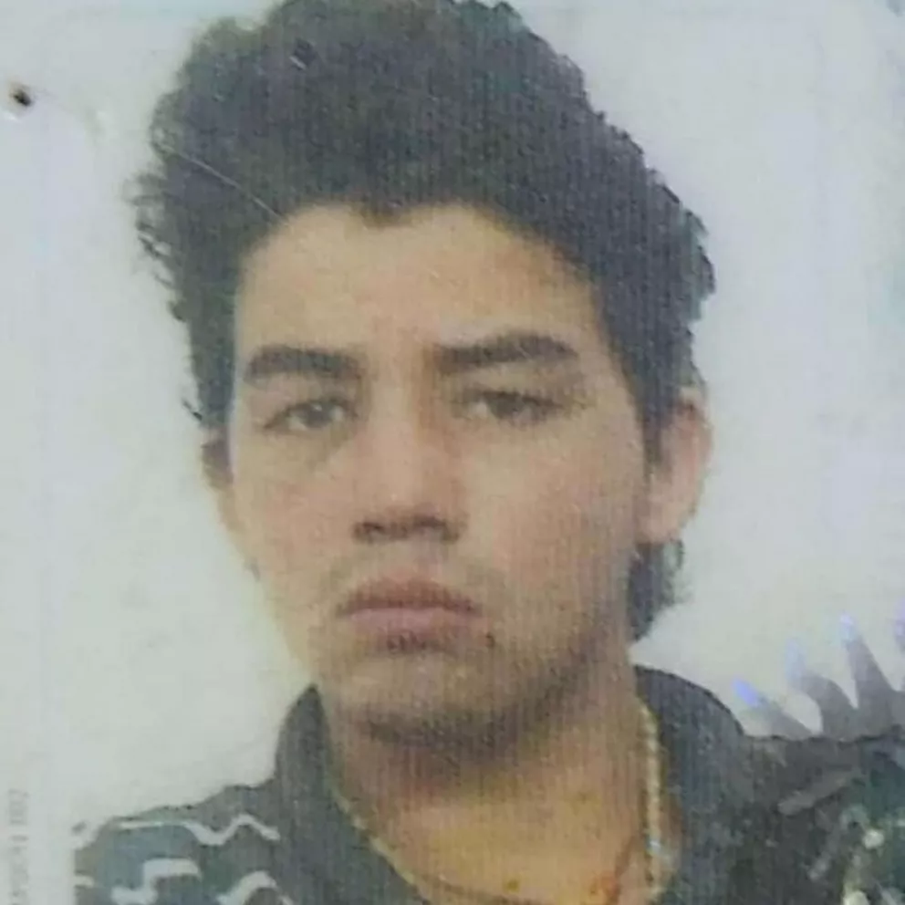 Policías y familiares buscan a un joven de 27 años en Gobernador López