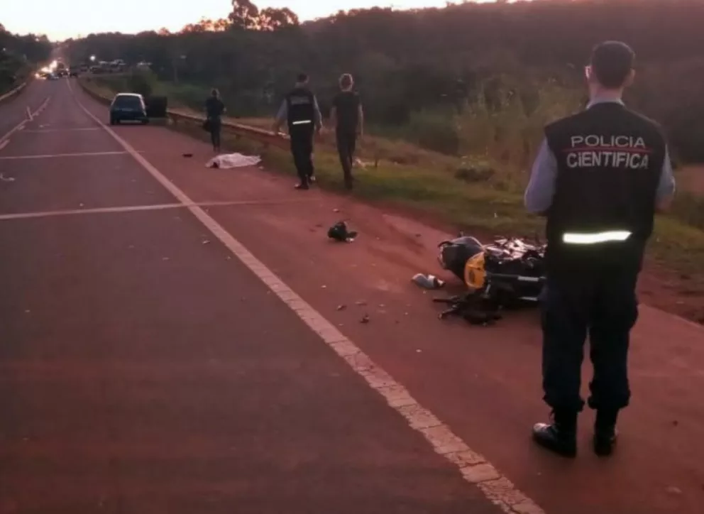 Acompañante de una moto murió tras ser embestido por un auto 